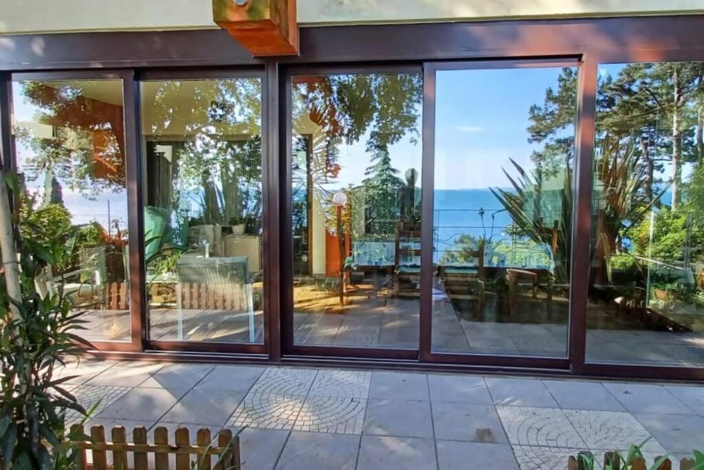 Brezza Marina - Appartamento In Villa Fronte Mare 트리에스테 외부 사진