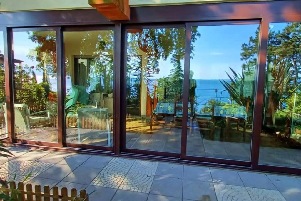 Brezza Marina - Appartamento In Villa Fronte Mare 트리에스테 외부 사진